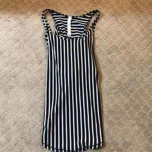 Lululemon black and white top